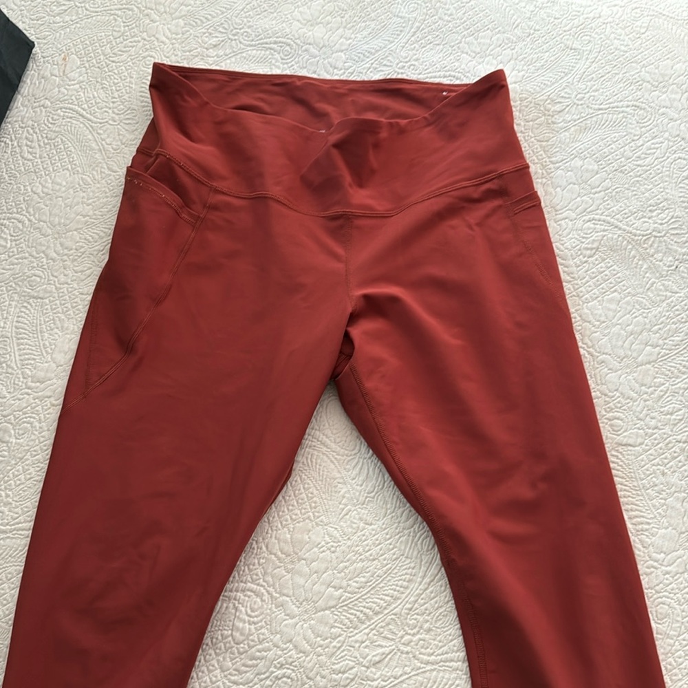 Old Navy exercise leggings in rust color